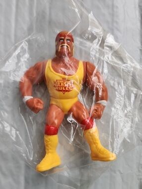 WWE Hulk Hogan Hasbro Yellow & Red 'Hulkster Rules' Series 3